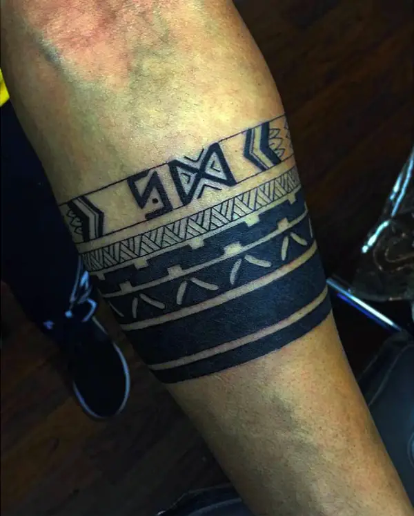 45 Masculine Armband Tattoo Designs for Men